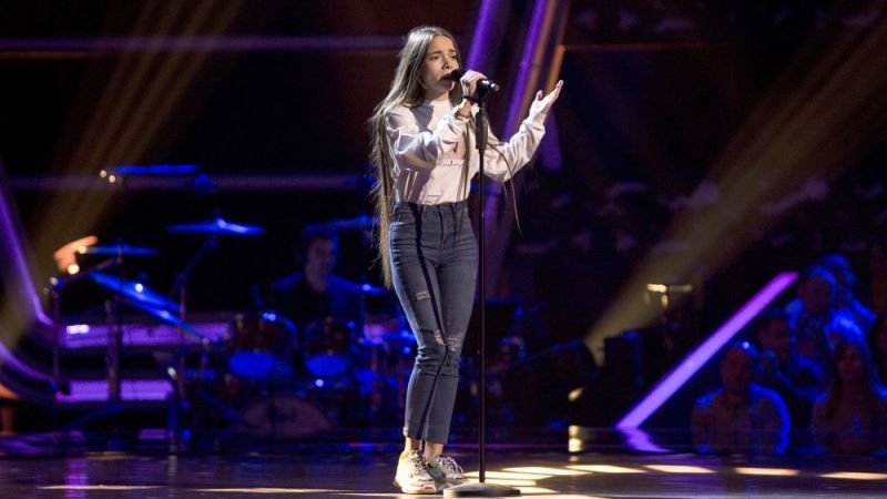 La joven alhaurina Sara Gálvez, en el concurso de televisión de La Voz Kids