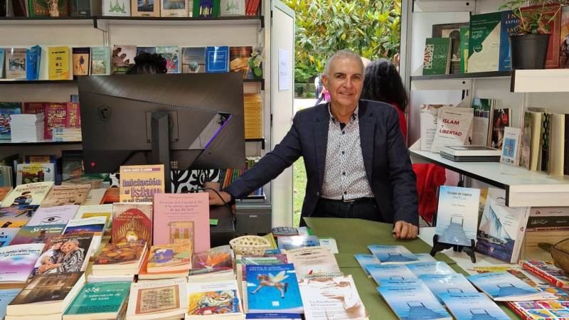 José Sarria en la feria del libro de Madrid