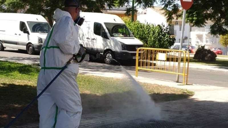 La limpieza y desinfección de zonas, calles y edificios públicos se prolongará hasta junio