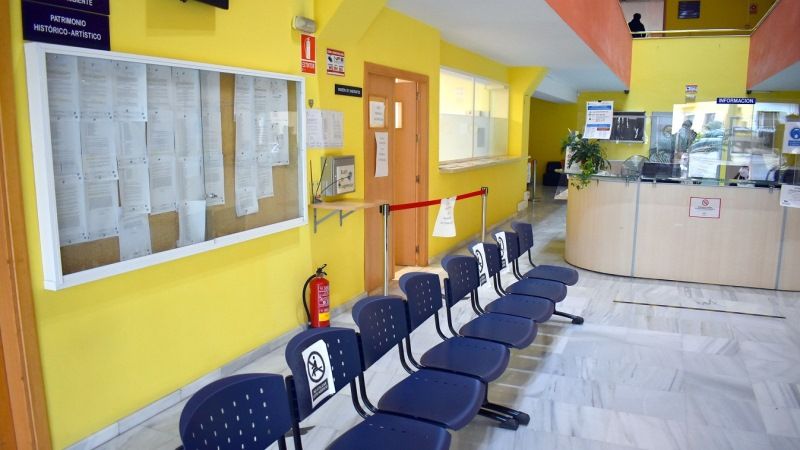 Listados provisionales de las bolsas de operarios de electricidad y pintura y de oficial albañil