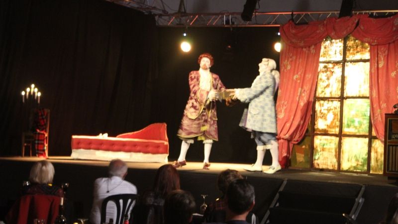 El teatro 'clown' brilla en Alhaurín de la Torre con la escenificación de la obra 'Estocolmo'
