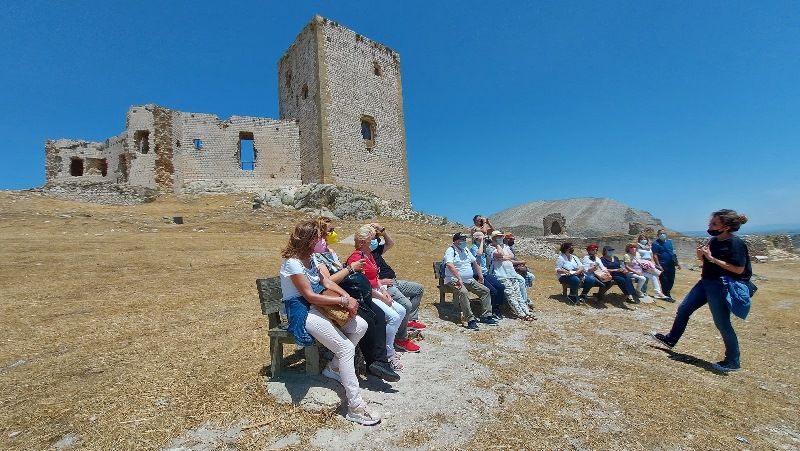 Integrantes del grupo de investigación del Centro Sesmero realizan una visita a Teba