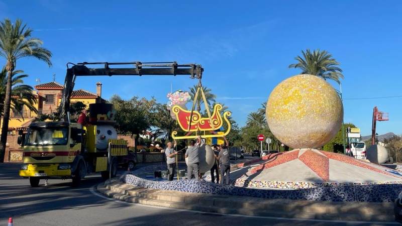 En marcha los trabajos de montaje del alumbrado y la decoración de Navidad de Alhaurín de la Torre