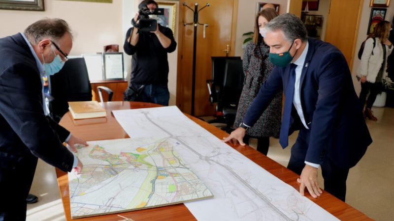 Villanova invita al subdelegado del Gobierno a que acuda a conocer el problema de los accesos a Alhaurín de la Torre