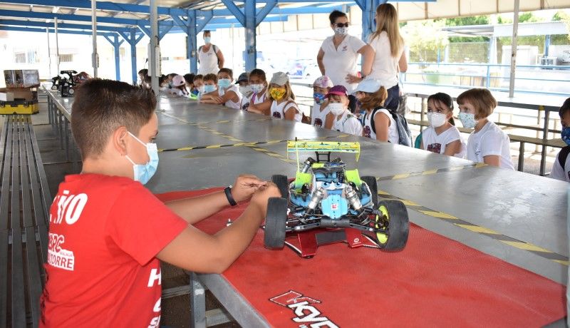 El alumnado de Campus Inglés visita el circuito de Radio Control de Alhaurín de la Torre