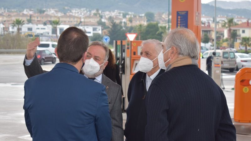 Un nuevo aparcamiento y una estación de servicio transforman la entrada norte a los polígonos