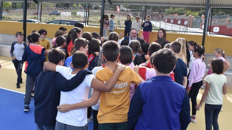 El colegio Los Manantiales estrena nuevo patio y pista polideportiva