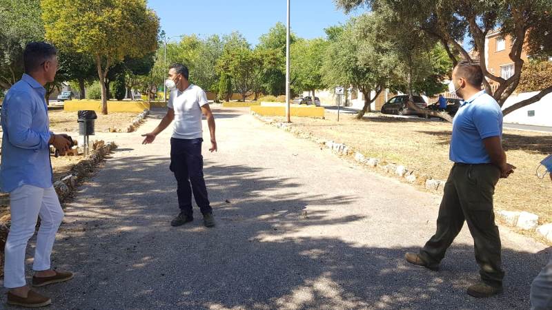 El Ayuntamiento ejecutará un plan de reforma de parques en barriadas y urbanizaciones