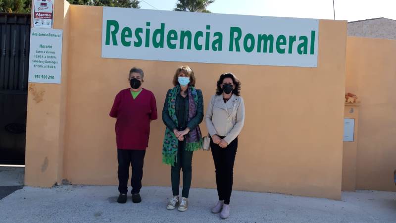 Alhaurín de la Torre reparte botes de gel desinfectante a asociaciones y residencias